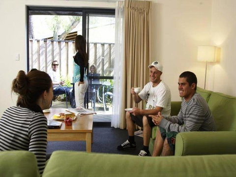 Leeuwin Apartments - Food Delivery Shop 11