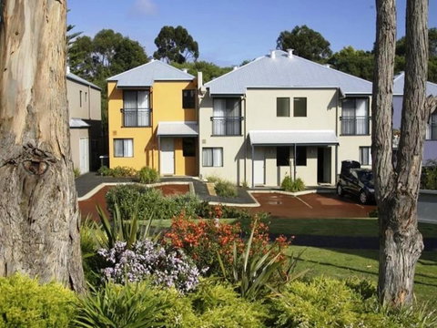 Leeuwin Apartments - Food Delivery Shop 5