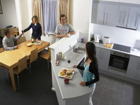 Leeuwin Apartments - Food Delivery Shop 9