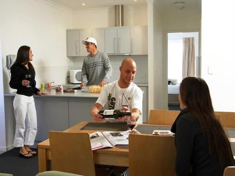 Leeuwin Apartments - Food Delivery Shop 13