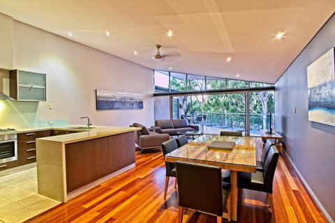 Central Avenue Apartments - Food Delivery Shop 1