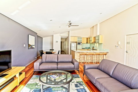 Central Avenue Apartments - Food Delivery Shop 13