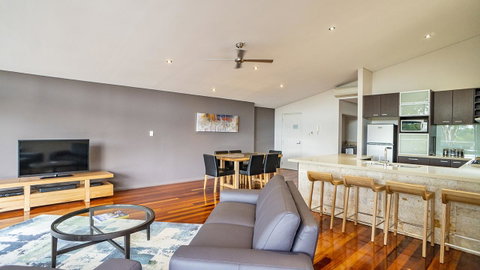 Central Avenue Apartments - Food Delivery Shop 14