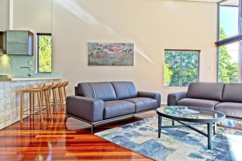 Central Avenue Apartments - Food Delivery Shop 2