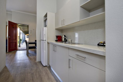 Vintages Accommodation - Food Delivery Shop 30