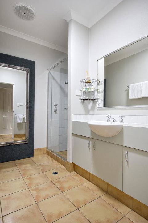 Vintages Accommodation - Food Delivery Shop 20