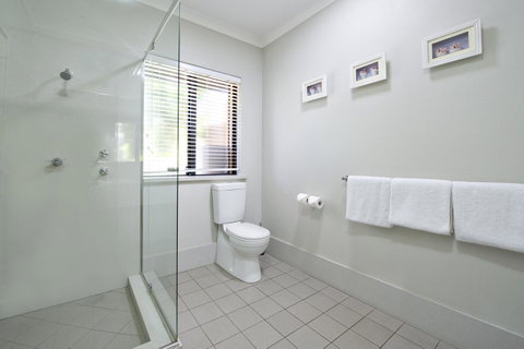 Vintages Accommodation - Food Delivery Shop 40