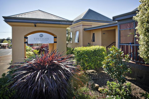 Vintages Accommodation - Food Delivery Shop 0