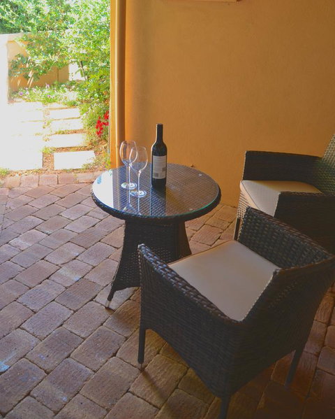 Vintages Accommodation - Food Delivery Shop 32