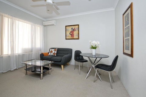 Vintages Accommodation - Food Delivery Shop 22