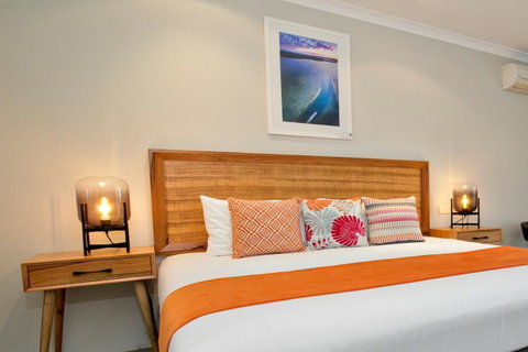 Vintages Accommodation - Food Delivery Shop 7