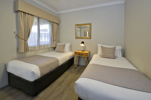 Vintages Accommodation - Food Delivery Shop 39