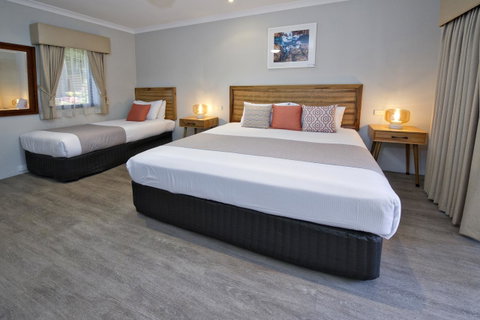 Vintages Accommodation - Food Delivery Shop 11