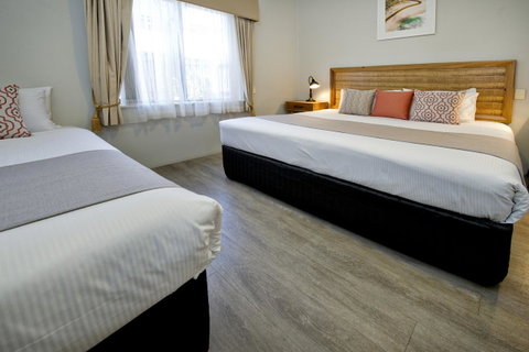 Vintages Accommodation - Food Delivery Shop 28