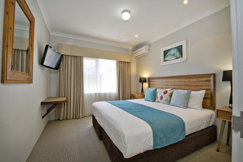 Vintages Accommodation - Food Delivery Shop 10