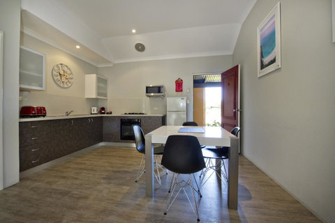 Vintages Accommodation - Food Delivery Shop 35