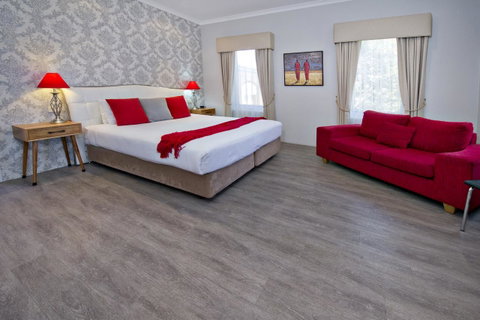 Vintages Accommodation - Food Delivery Shop 1