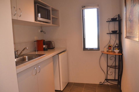 Vintages Accommodation - Food Delivery Shop 43