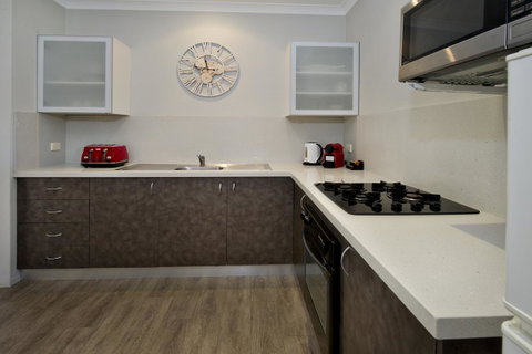Vintages Accommodation - Food Delivery Shop 34