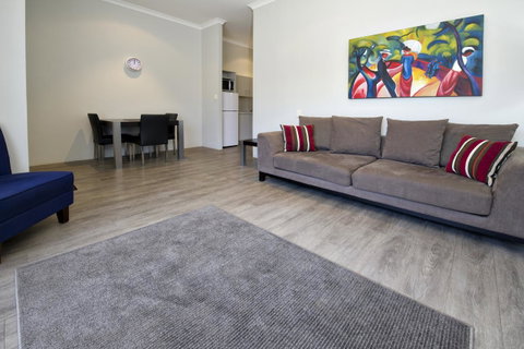 Vintages Accommodation - Food Delivery Shop 31