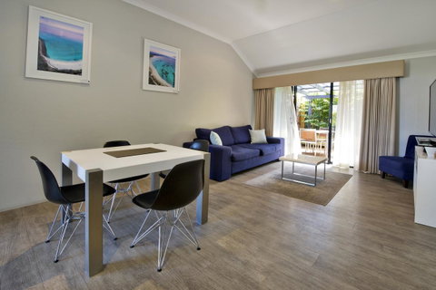 Vintages Accommodation - Food Delivery Shop 18