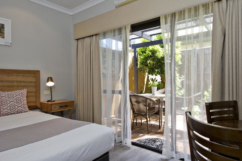 Vintages Accommodation - Food Delivery Shop 37