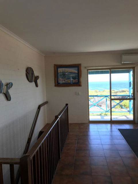 Surf Views - Food Delivery Shop 5
