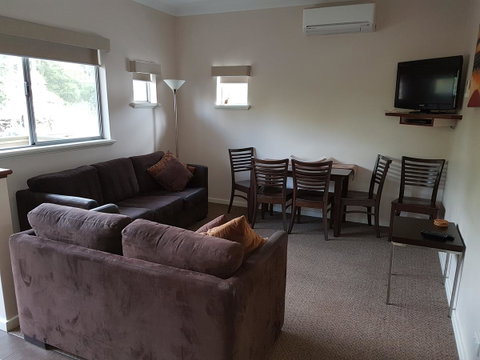 Adamsons Riverside Accommodation - Food Delivery Shop 38