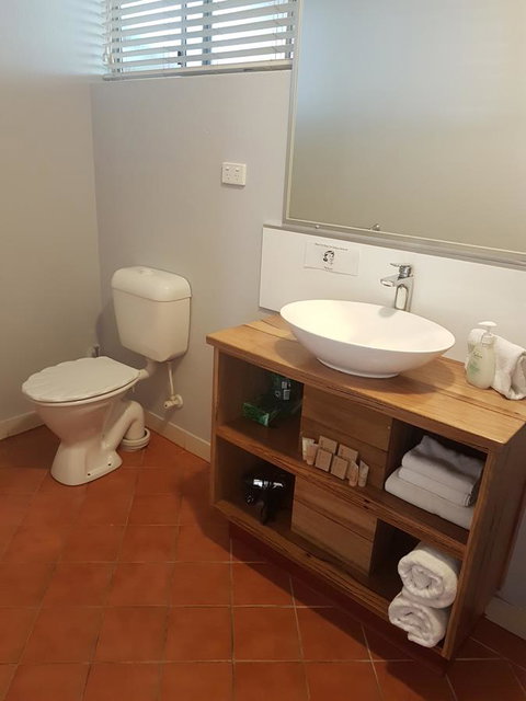 Adamsons Riverside Accommodation - Food Delivery Shop 15