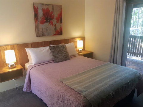 Adamsons Riverside Accommodation - Food Delivery Shop 14