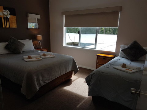Adamsons Riverside Accommodation - Food Delivery Shop 40