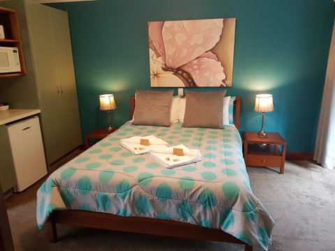 Adamsons Riverside Accommodation - Food Delivery Shop 29