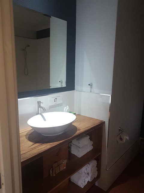 Adamsons Riverside Accommodation - Food Delivery Shop 4