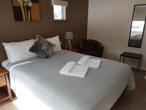 Adamsons Riverside Accommodation - Food Delivery Shop 39