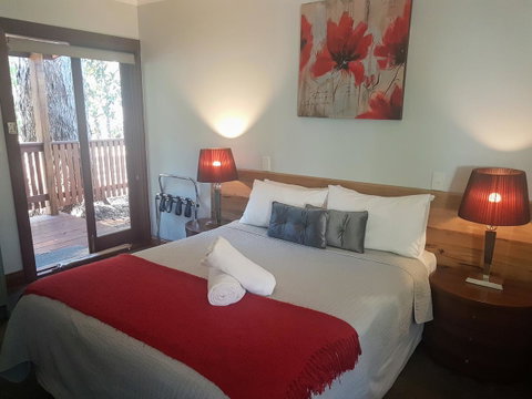 Adamsons Riverside Accommodation - Food Delivery Shop 9
