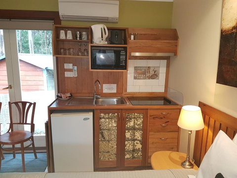 Adamsons Riverside Accommodation - Food Delivery Shop 42