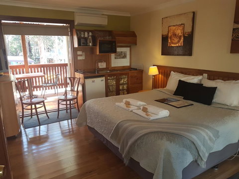 Adamsons Riverside Accommodation - Food Delivery Shop 17