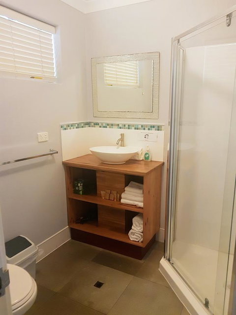 Adamsons Riverside Accommodation - Food Delivery Shop 12