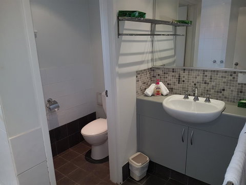 Adamsons Riverside Accommodation - Food Delivery Shop 27