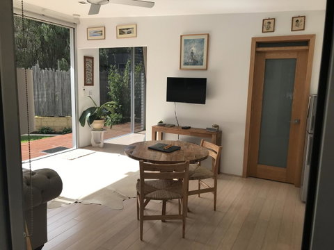 Banksia Luxury Villa - Food Delivery Shop 11