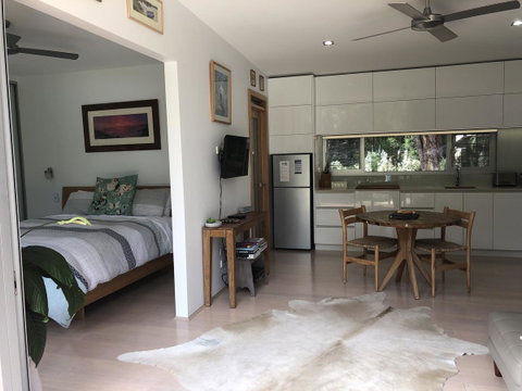 Banksia Luxury Villa - Food Delivery Shop 2
