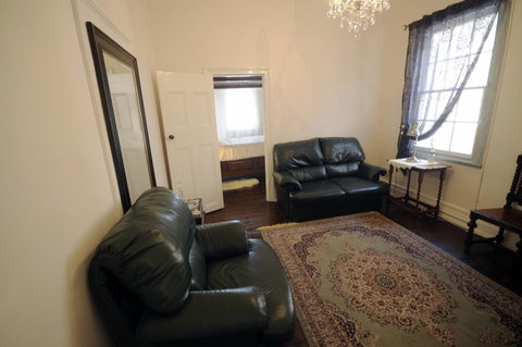 My Place Colonial Accommodation - Food Delivery Shop 24