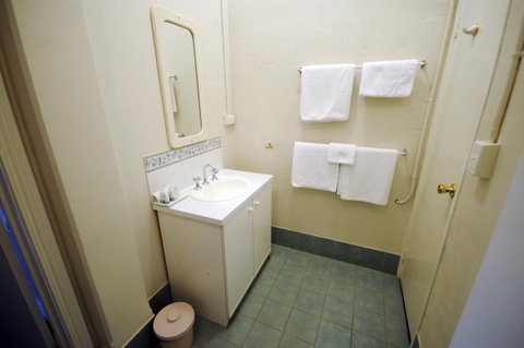 My Place Colonial Accommodation - Food Delivery Shop 36