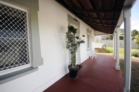 My Place Colonial Accommodation - Food Delivery Shop 20