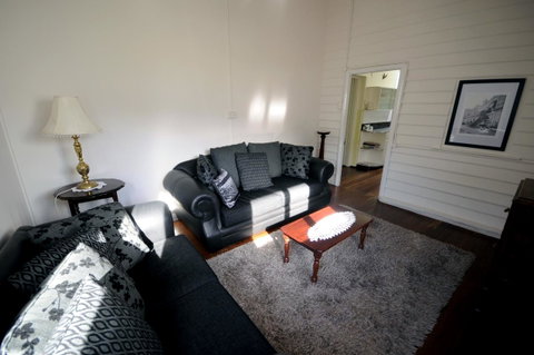 My Place Colonial Accommodation - Food Delivery Shop 26