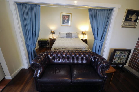 My Place Colonial Accommodation - Food Delivery Shop 44