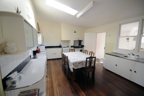 My Place Colonial Accommodation - Food Delivery Shop 28