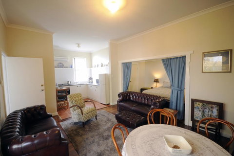 My Place Colonial Accommodation - Food Delivery Shop 41