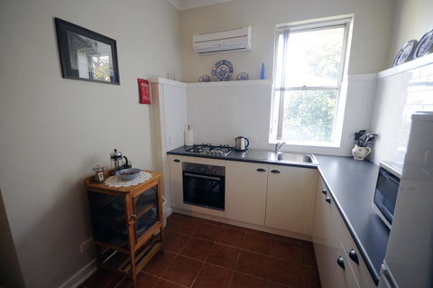 My Place Colonial Accommodation - Food Delivery Shop 42