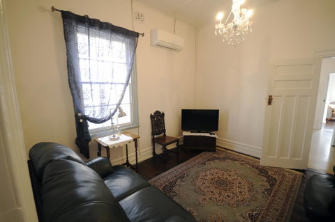 My Place Colonial Accommodation - Food Delivery Shop 19